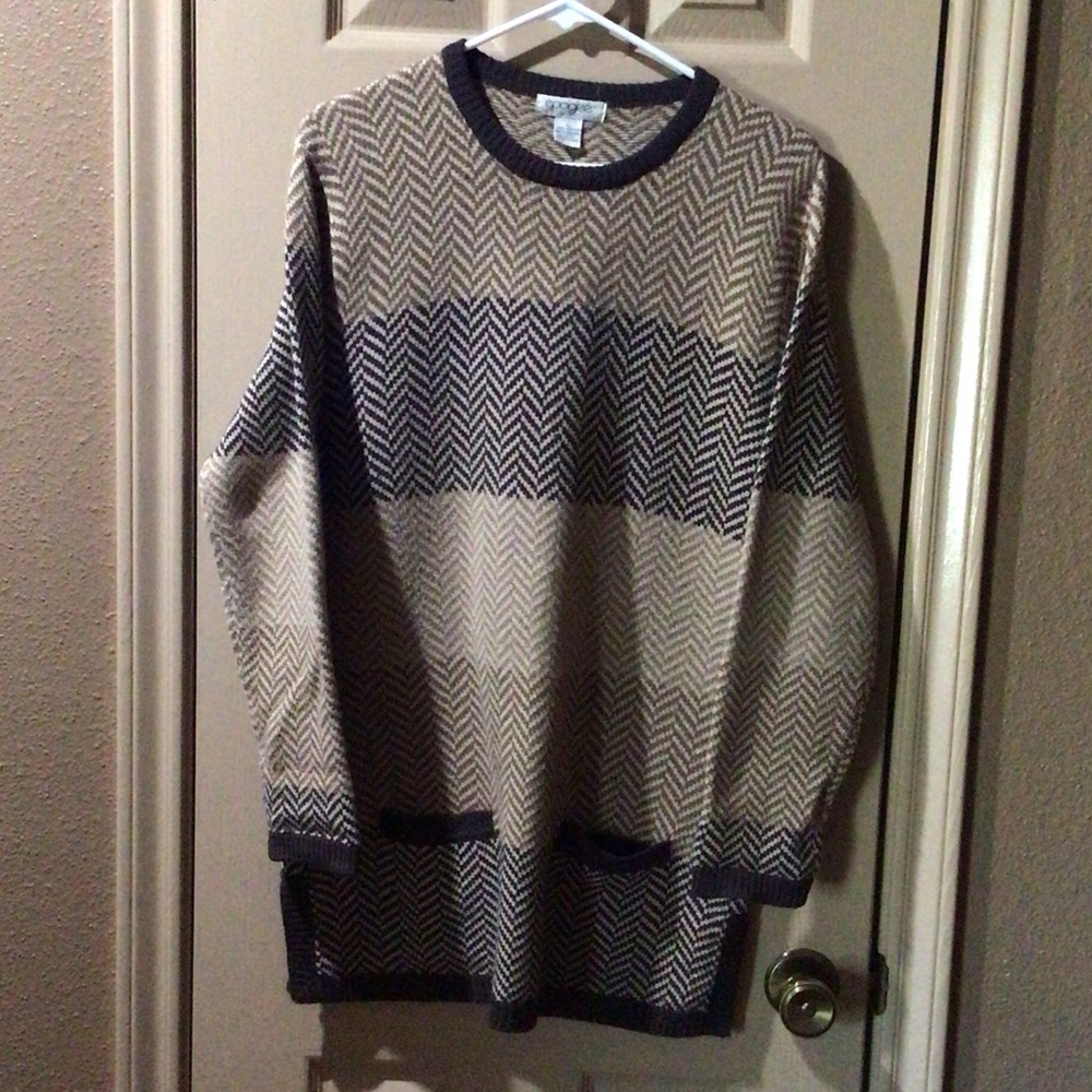 Women's Chevron Pattern Crewneck Sweater - Black and Cream